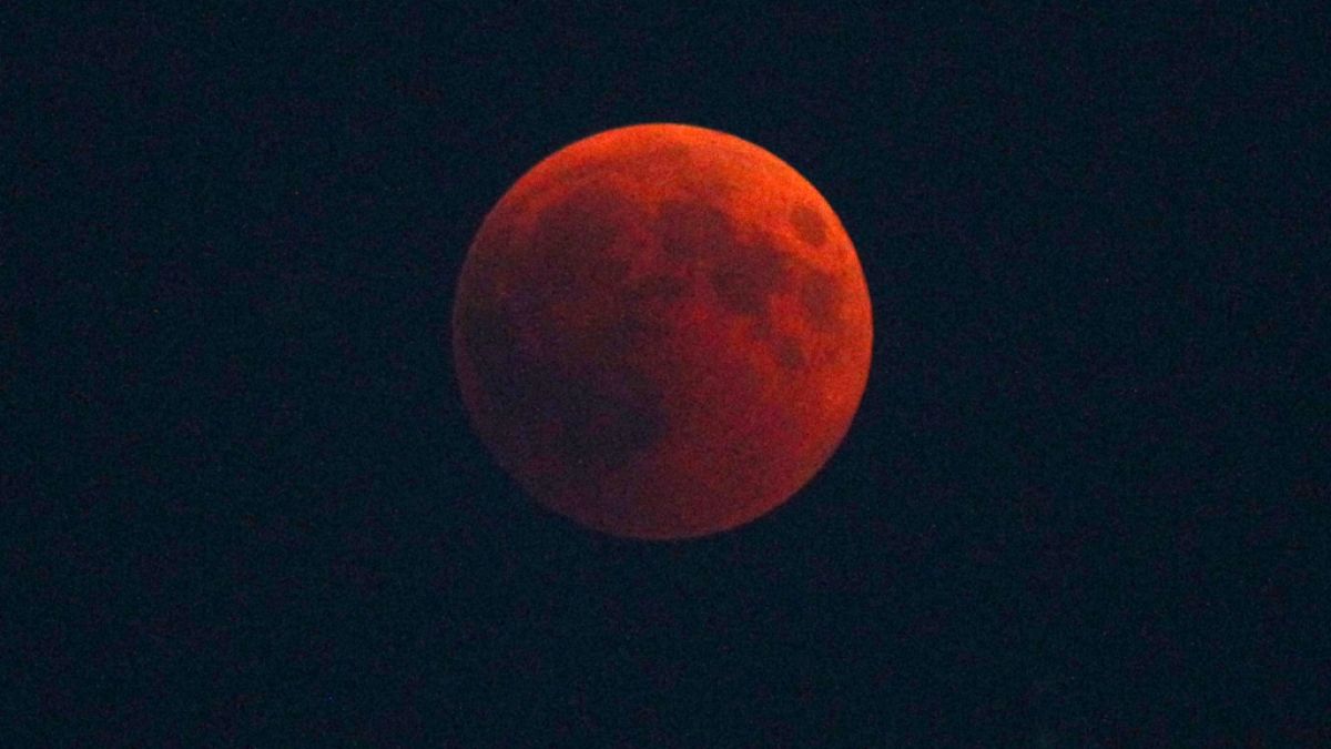 Blutrote Mondfinsternis verdunkelt die Nacht! (Foto)