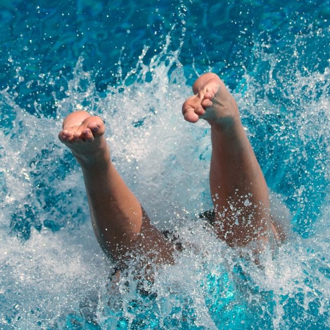 Sex-Täter begrabscht Frau in Freizeitbad - Fahndung! Sex-Täter begrabscht Frau in Freizeitbad - Fahndung! (Foto)