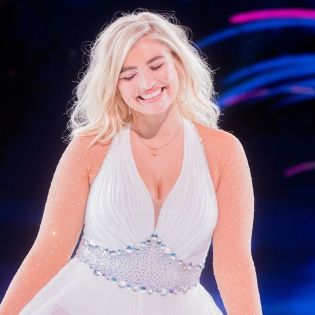 Zusammenbruch! Curvy-Model kollabiert bei "Dancing on Ice" Zusammenbruch! Curvy-Model kollabiert bei "Dancing on Ice" (Foto)
