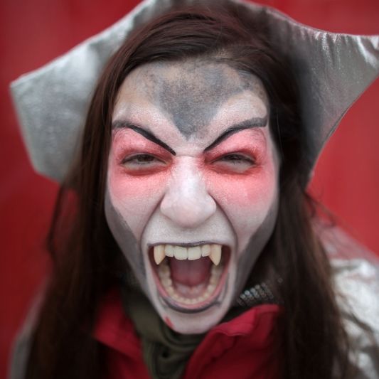 Mitschüler zerstückelt! Falscher Arzt als Vampir-Mörder enttarnt Mitschüler zerstückelt! Falscher Arzt als Vampir-Mörder enttarnt (Foto)