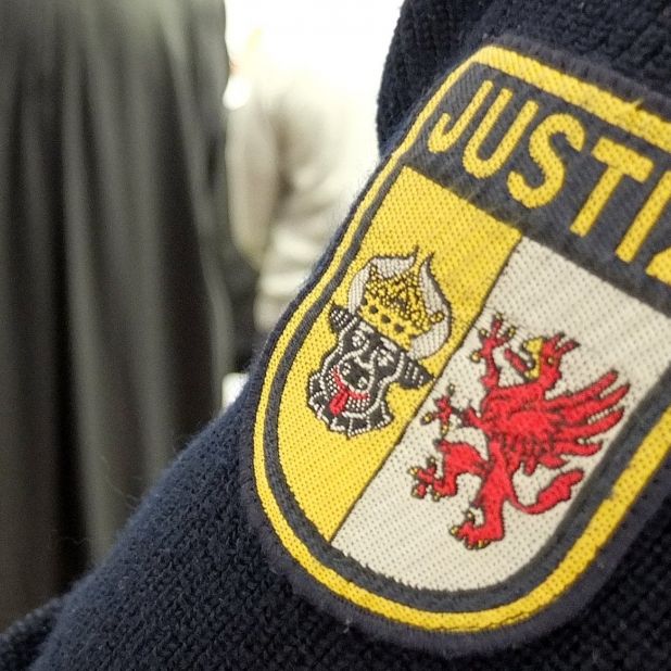 Horrorfund in Rostock! Babyleiche in Blumentopf entdeckt Horrorfund in Rostock! Babyleiche in Blumentopf entdeckt (Foto)