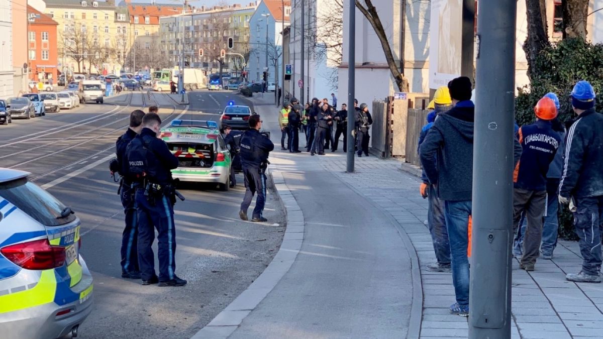 In München-Au musste die Polizei nach einer Schießerei mit zwei Toten mit einem Großaufgebot anrücken. (Foto)
