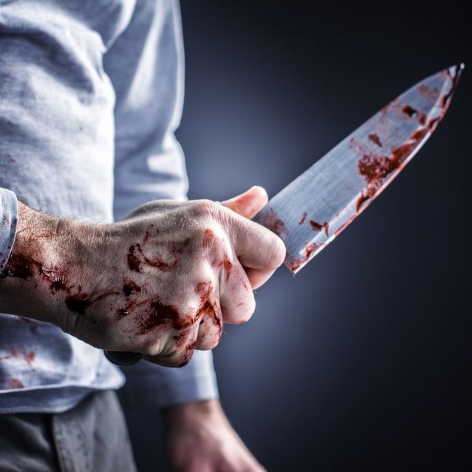 Mann wandelt mit Messer im Rücken durchs Krankenhaus Mann wandelt mit Messer im Rücken durchs Krankenhaus (Foto)