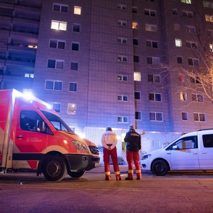 Junge (7) stürzt aus dem 10. Stock in den Tod Junge (7) stürzt aus dem 10. Stock in den Tod (Foto)
