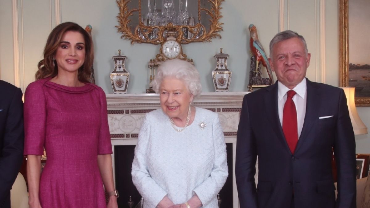 Die britische Königin Elizabeth II. empfängt Königin Rania von Jordanien und König Abdullah II. von Jordanien während einer privaten Audienz im Buckingham Palace. (Foto)