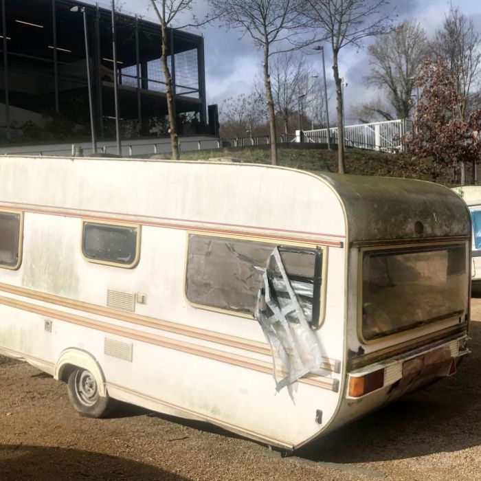 Vermisstes Mädchen (12) nach Missbrauchsverdacht aus Campingwagen befreit Vermisstes Mädchen (12) nach Missbrauchsverdacht aus Campingwagen befreit (Foto)