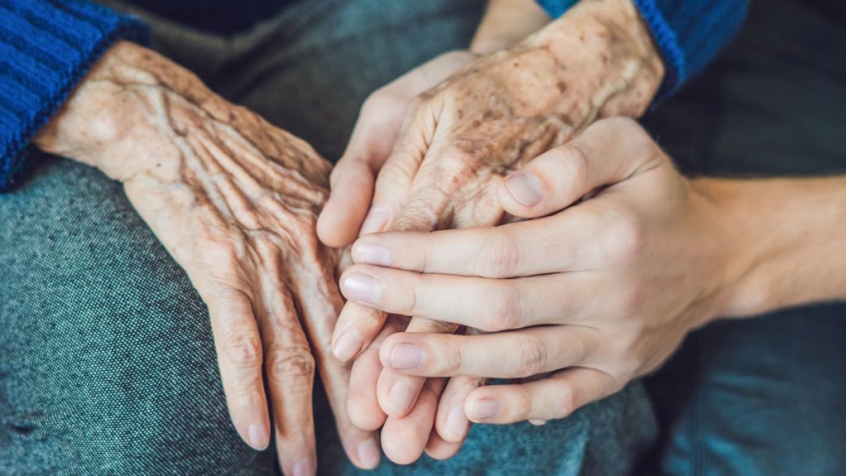 In einem privaten Pflegeheim in Spanien sollen Senioren unter abscheulichen Bedingungen gequält worden sein (Symbolbild). (Foto)