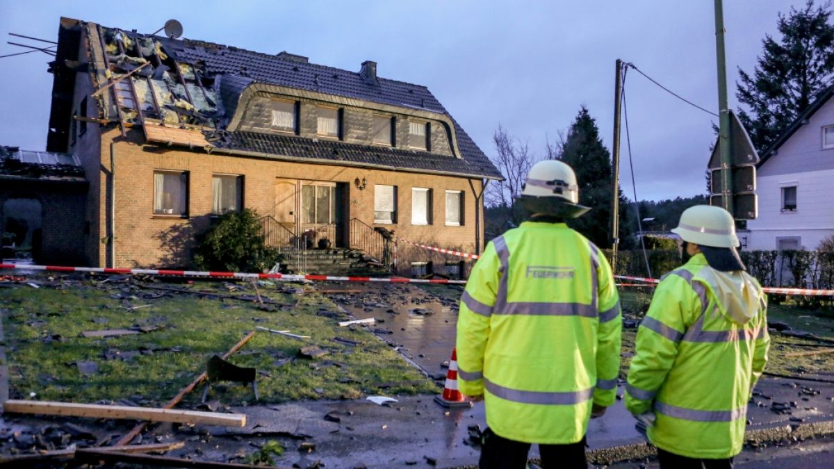 Ein Tornado hat in der Eifelgemeinde Roetgen Dächer abgedeckt, Häuser beschädigt und die Bewohner erschreckt. (Foto)