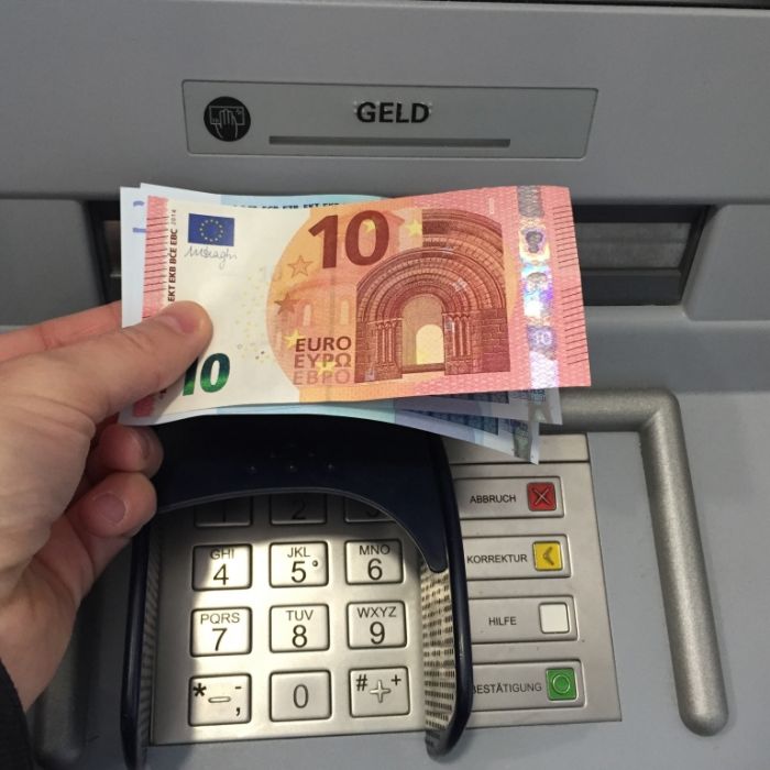 Abzocke am Geldautomat! 100 Euro abheben, 97 Euro bekommen Abzocke am Geldautomat! 100 Euro abheben, 97 Euro bekommen (Foto)
