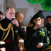 Hoch die Tassen! Anlässlich des St. Patrick's Day 2019 gönnte sich Herzogin Kate ein Glas Guinness-Bier.