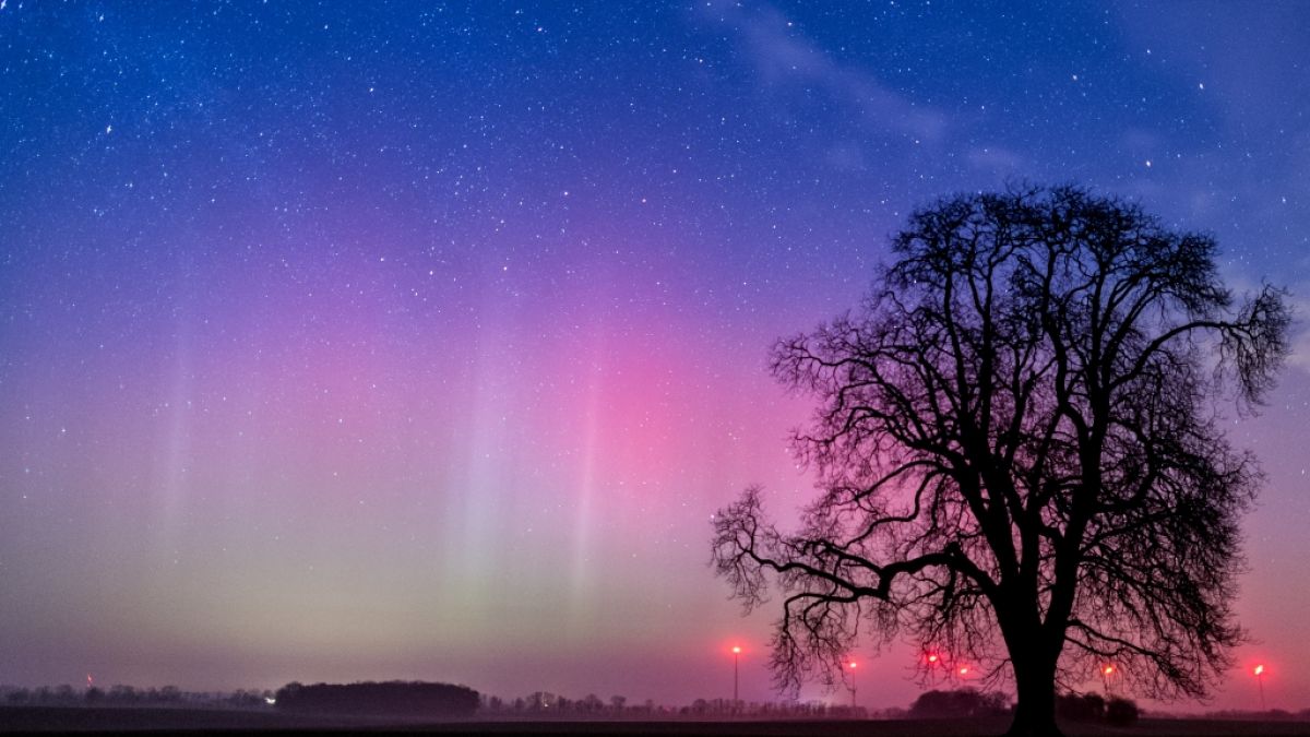 Polarlichter sorgen für ein Farbspektakel am Nachthimmel. (Foto)