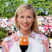 Andrea Kiewel legte eine Gute-Laune-Beichte ab. Andrea Kiewel legte eine Gute-Laune-Beichte ab.