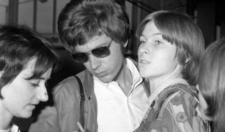 Pullover Hoodies Russische Flagge Redbubble