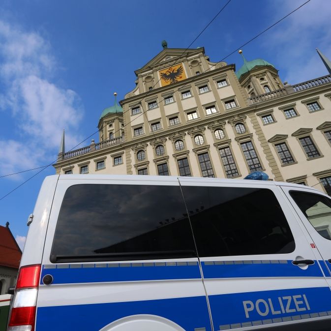 Mehrere deutsche Rathäuser nach Drohungen evakuiert Mehrere deutsche Rathäuser nach Drohungen evakuiert (Foto)
