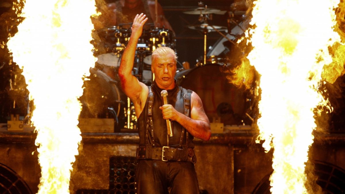 Till Lindemann, Sänger der Band Rammstein, sorgt mit seinen Auftritten immer wieder für Skandale. (Foto)