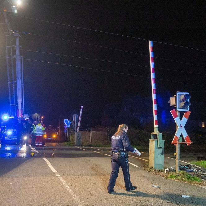 Fahrradfahrer (20) von Zug erfasst und tödlich verletzt Fahrradfahrer (20) von Zug erfasst und tödlich verletzt (Foto)