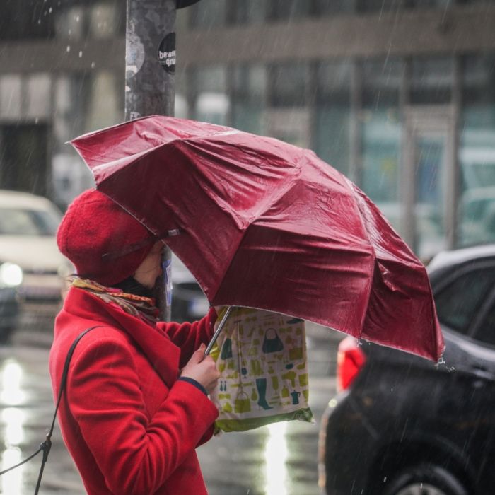 Schluss mit Sonnenschein! April-Peitsche bringt Regen und Unwetter Schluss mit Sonnenschein! April-Peitsche bringt Regen und Unwetter (Foto)