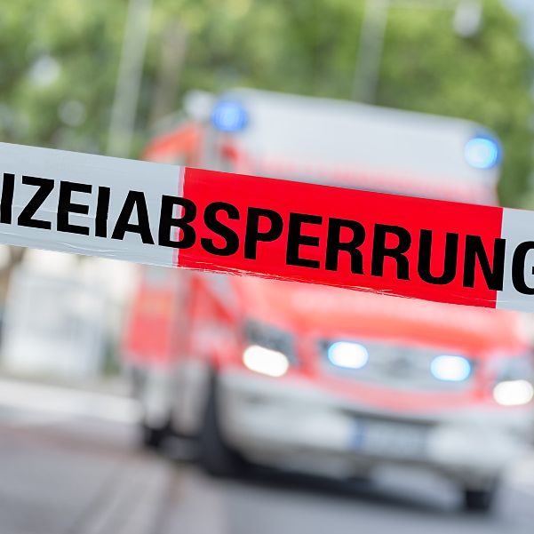 Akute Lebensgefahr! Zweijähriger stürzt aus Fenster Akute Lebensgefahr! Zweijähriger stürzt aus Fenster (Foto)