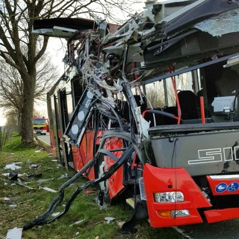 Linienbus-Unfall bei Paderborn - etwa 30 Verletzte Linienbus-Unfall bei Paderborn - etwa 30 Verletzte (Foto)