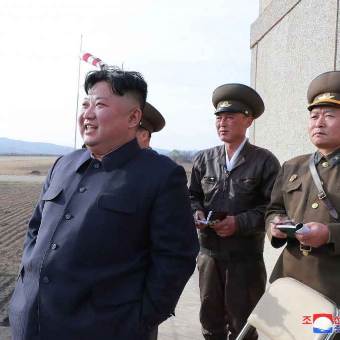 Kim Jong RUMMS testet nordkoreanische Lenkwaffe selbst Kim Jong RUMMS testet nordkoreanische Lenkwaffe selbst (Foto)