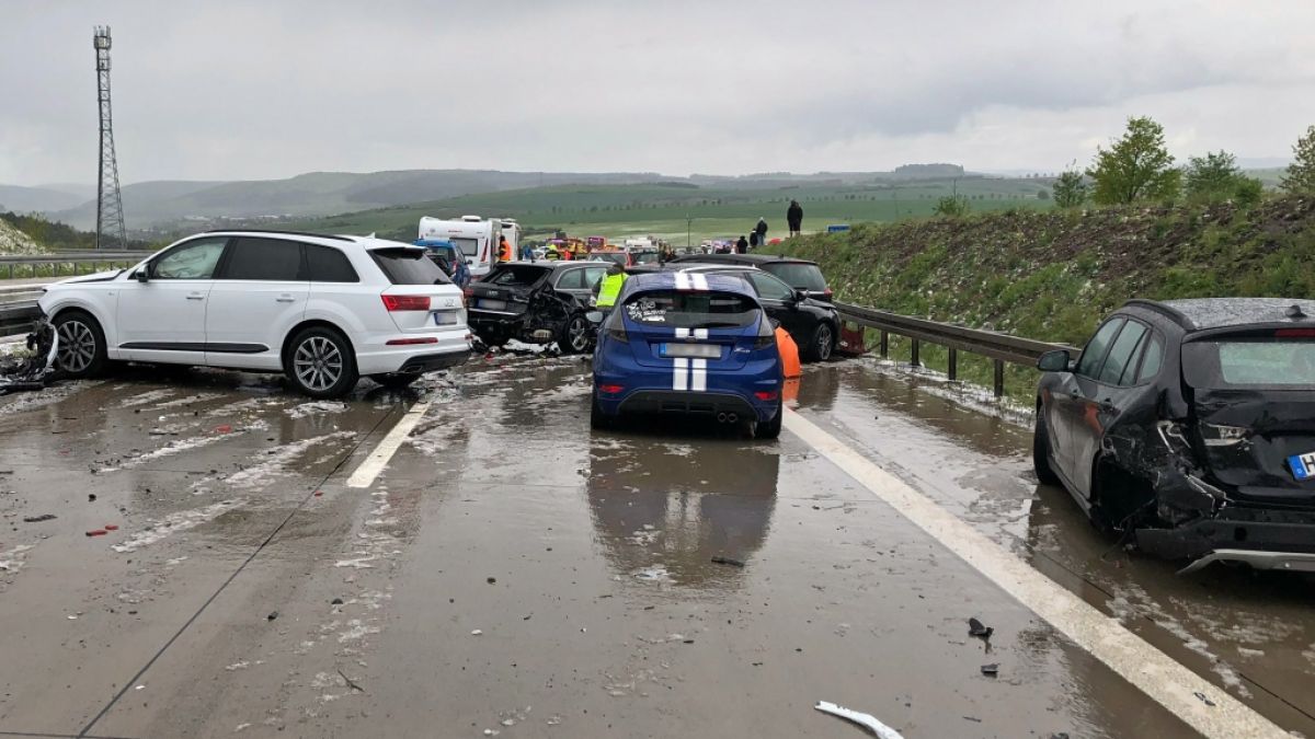 Bei der Massenkarambolage auf der A71 in Thüringen wurden mindestens 25 Menschen verletzt. (Foto)