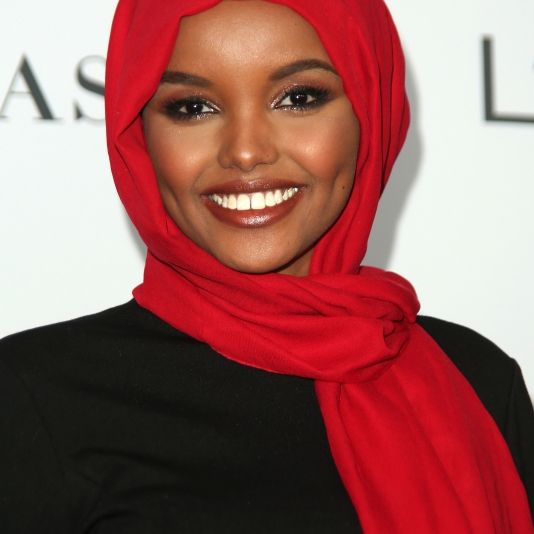 Muslimin in Hidschab und Burkini ziert "Sports Illustrated"-Cover Muslimin in Hidschab und Burkini ziert "Sports Illustrated"-Cover (Foto)