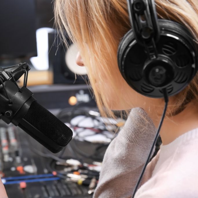 Tragisches Zug-Unglück? BBC-Radio-Moderatorin stirbt mit 39 Jahren Tragisches Zug-Unglück? BBC-Radio-Moderatorin stirbt mit 39 Jahren (Foto)