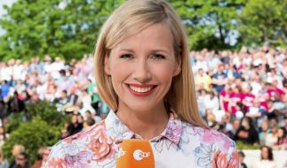 zdf fernsehgarten 2019 twitter kritik meerjungfrau andrea kiewel feiert stripper muttertag news de