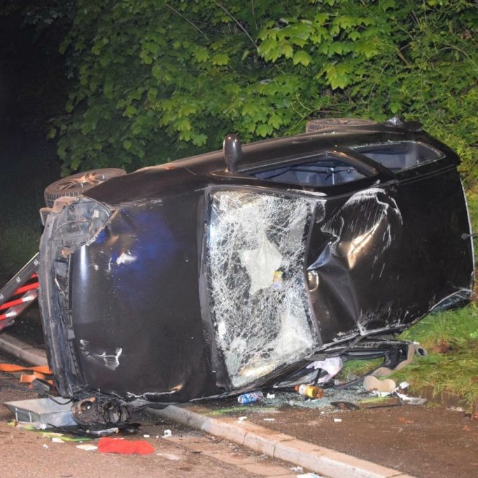 Horror-Unfall nach wilder Verfolgungsjagd mit der Polizei Horror-Unfall nach wilder Verfolgungsjagd mit der Polizei (Foto)