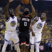 Die Houston Rockets um James Harden (Mitte) mussten sich in den NBA Playoffs 2019 den Golden State Warriors geschlagen geben. Die Houston Rockets um James Harden (Mitte) mussten sich in den NBA Playoffs 2019 den Golden State Warriors geschlagen geben.
