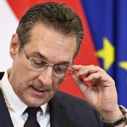 FPÖ-Politiker Heinz-Christian Strache zieht Konsequenzen nach einem Skandal-Video. FPÖ-Politiker Heinz-Christian Strache zieht Konsequenzen nach einem Skandal-Video.