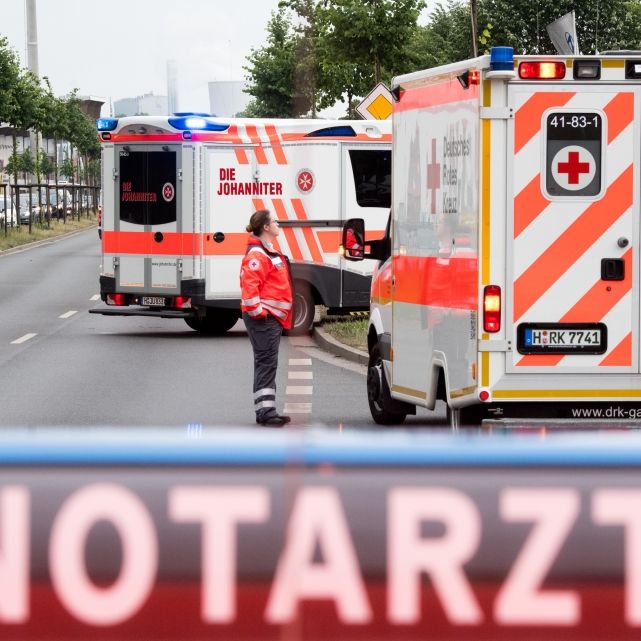 6-Meter Sturz durch Dach! Mädchen schwer verletzt 6-Meter Sturz durch Dach! Mädchen schwer verletzt (Foto)