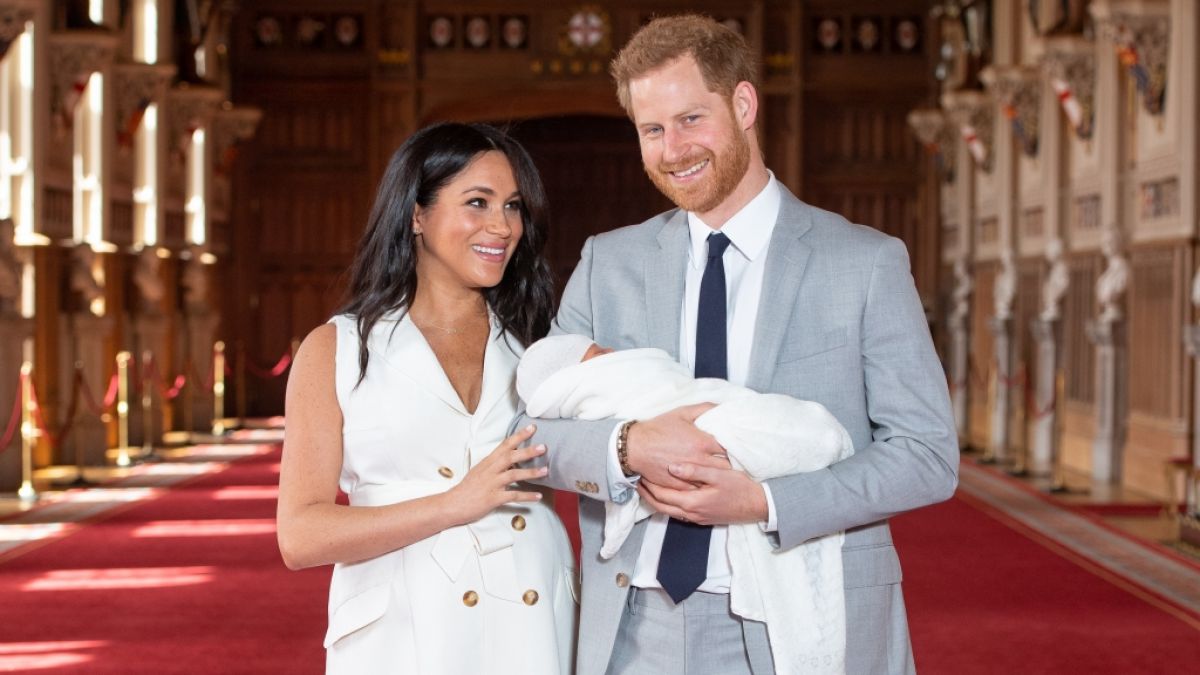 Meghan Markle und Prinz Harry genießen mit Baby-Sohn Archie Harrison Mountbatten-Windsor ihr junges Familienglück. (Foto)