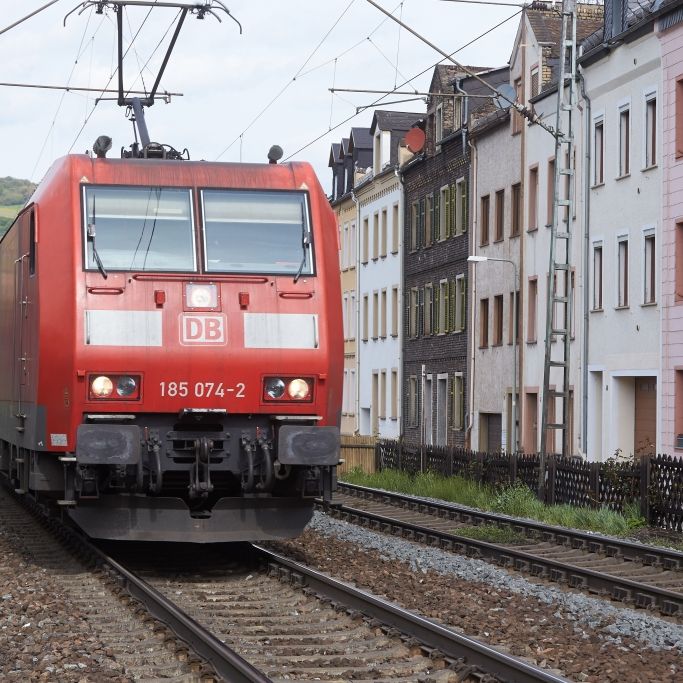 Polizist jagt Einbrecher - und wird von Zug überrollt Polizist jagt Einbrecher - und wird von Zug überrollt (Foto)