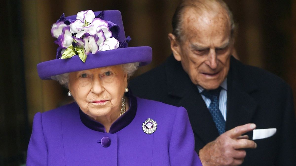 Queen Elizabeth II. und Prinz Philip sind seit über 70 Jahren miteinander verheiratet - doch offenbar lebt das Paar mittlerweile in getrennten Wohnungen. (Foto)