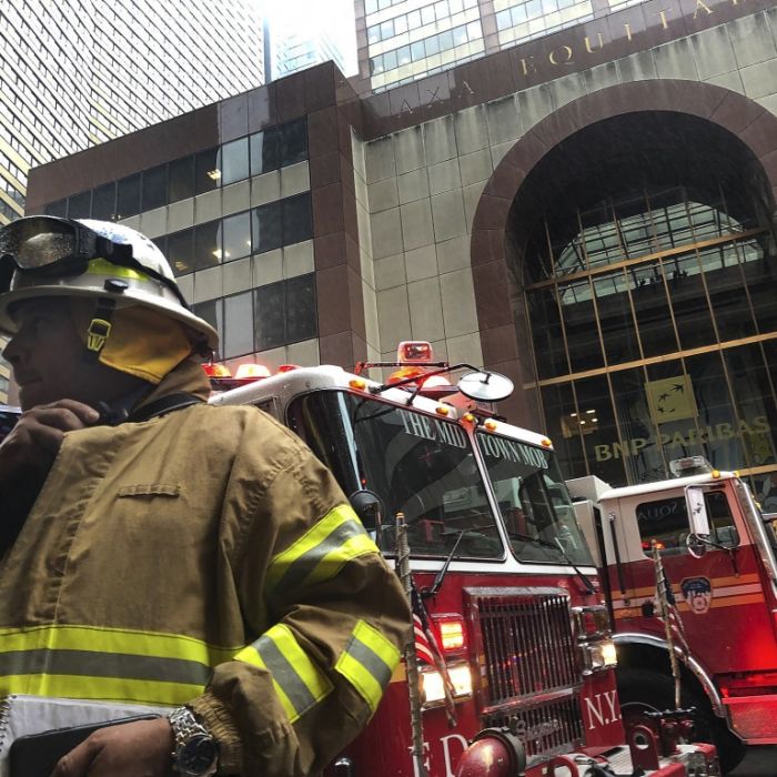 Helikopter kracht in Hochhaus! Verdächtige Funksprüche vor Absturz Helikopter kracht in Hochhaus! Verdächtige Funksprüche vor Absturz (Foto)