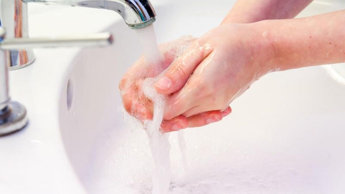 Mindestens 20 Sekunden lang: Für das Händewaschen sollte man sich ruhig etwas mehr Zeit nehmen. (Foto)