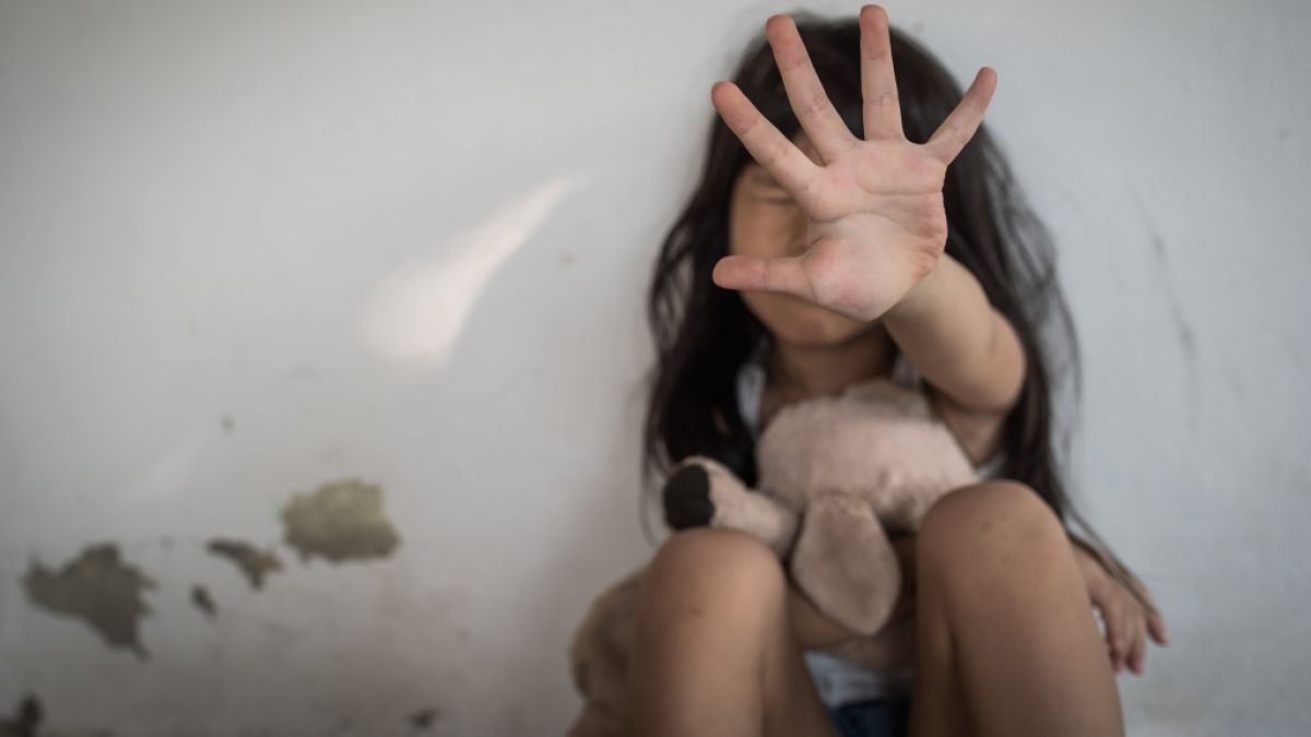 Ein zwölf Jahre altes Mädchen wurde in Indien von drei Männern über einen Zeitraum von zwei Monaten immer wieder vergewaltigt (Symbolbild). (Foto)