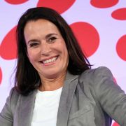 Auf Anne Will muss das TV-Publikum im Sommer 2019 verzichten - die Polit-Talkerin gönnt sich eine Sommerpause. Auf Anne Will muss das TV-Publikum im Sommer 2019 verzichten - die Polit-Talkerin gönnt sich eine Sommerpause.