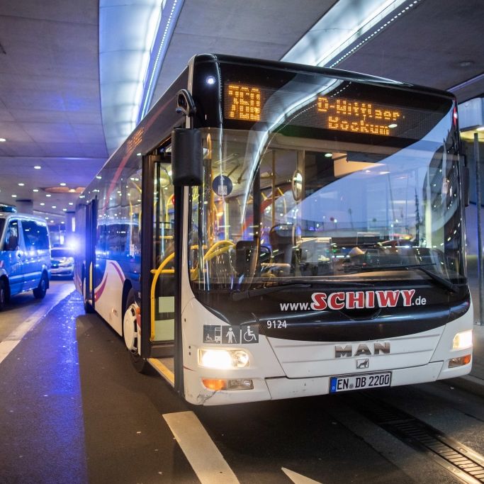 Messerattacke in Linienbus! Busfahrer in Lebensgefahr Messerattacke in Linienbus! Busfahrer in Lebensgefahr (Foto)