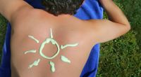 Sonnencreme schützt die Haut vor gefährlichen UV-Strahlen.