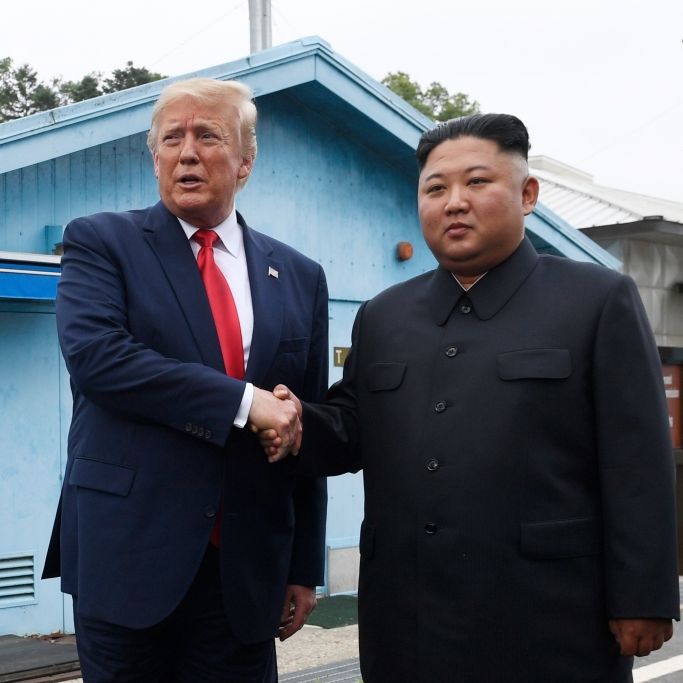 Historisches Treffen! Trump trifft Kim an Nordkorea-Grenze Historisches Treffen! Trump trifft Kim an Nordkorea-Grenze (Foto)