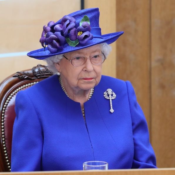 Verschwörungstheorie besagt: Queen Elizabeth ist ein VAMPIR (Foto)