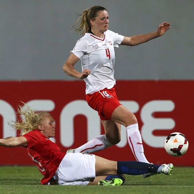 Leiche von Fußball-Nationalspielerin nach Badeunfall im Comer See entdeckt Leiche von Fußball-Nationalspielerin nach Badeunfall im Comer See entdeckt (Foto)