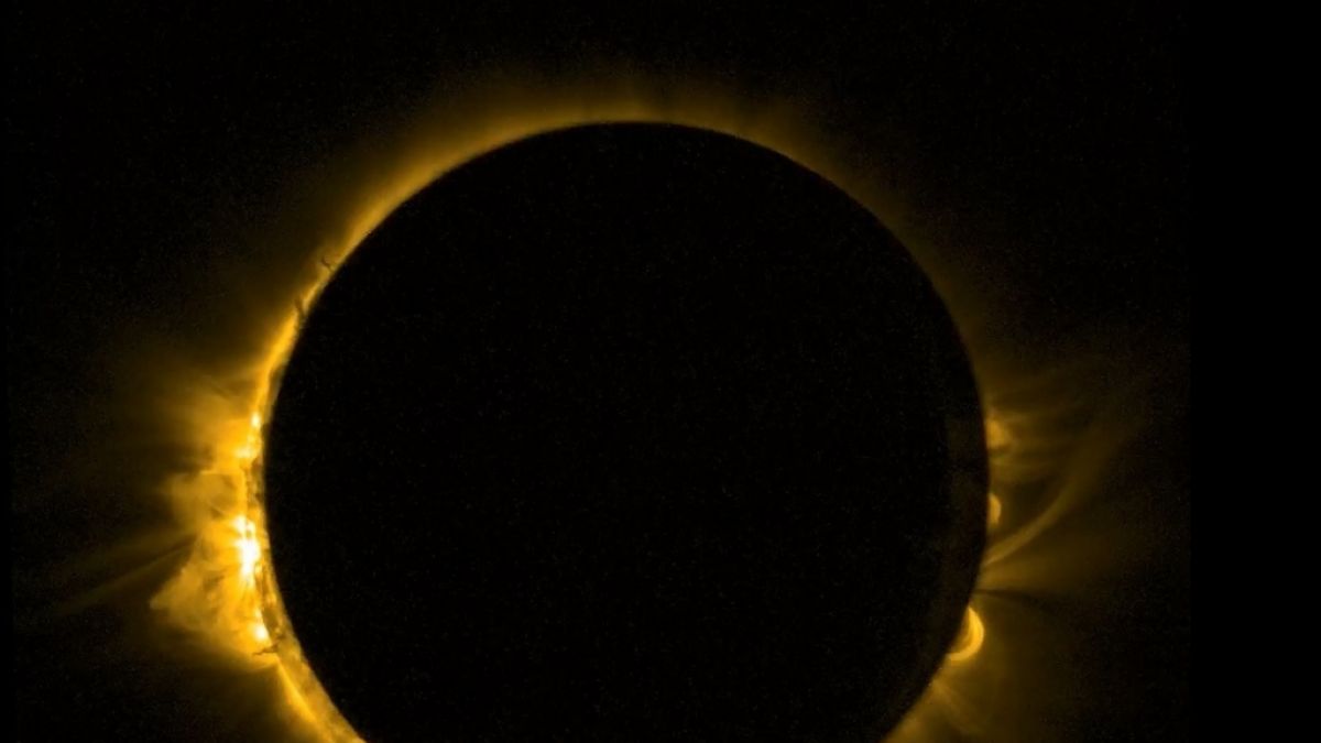Bei einer totalen Sonnenfinsternis schiebt sich der Mond komplett vor die Sonne. (Foto)
