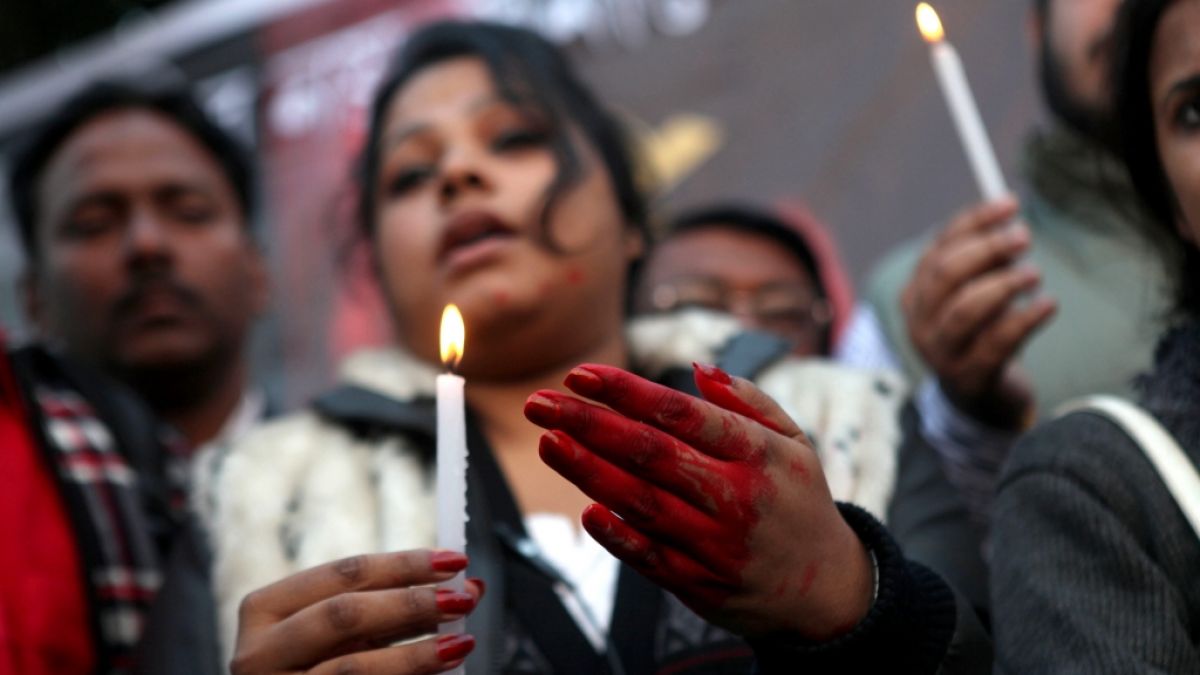In Indien ist ein 16-jähriges Mädchen von vier ihrer Cousins und einem Lehrer vergewaltigt worden. (Symbolbild) (Foto)