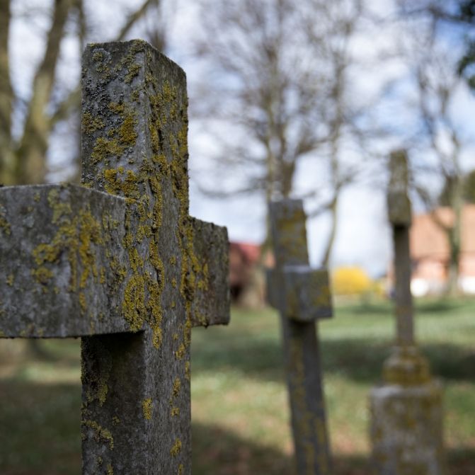 17-Jähriger auf Friedhof vergewaltigt - Krankenhaus! 17-Jähriger auf Friedhof vergewaltigt - Krankenhaus! (Foto)