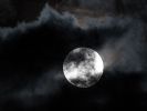 Zeigt ein YouTube-Video etwa Aliens vorm Mond? (Foto)