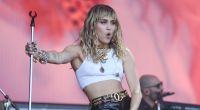 Miley Cyrus provozierte bereits beim Glastonbury Festival mit ihrer schlüpfrigen Show.