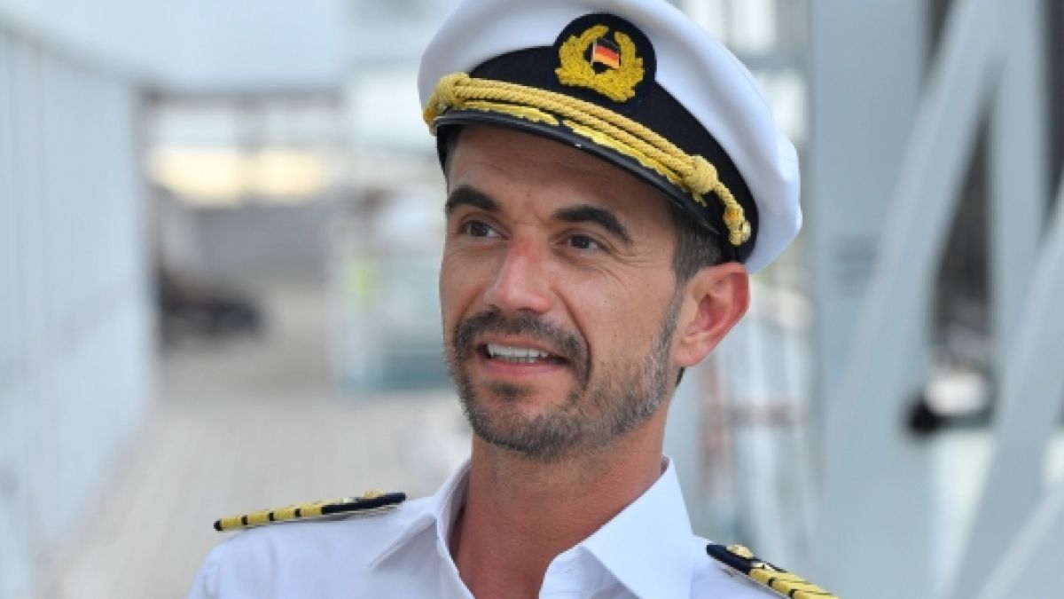 Florian Silbereisen in seiner Rolle als "Traumschiff"-Kapitän. (Foto)